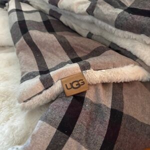 UGG queen comforter